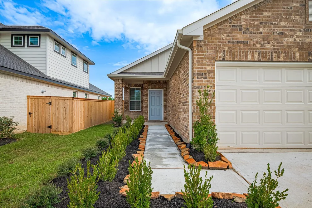 340 Stone Placa Trail — Exterior 1