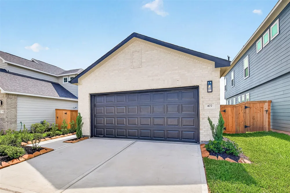 316 Stone Placa Trail — Exterior 1