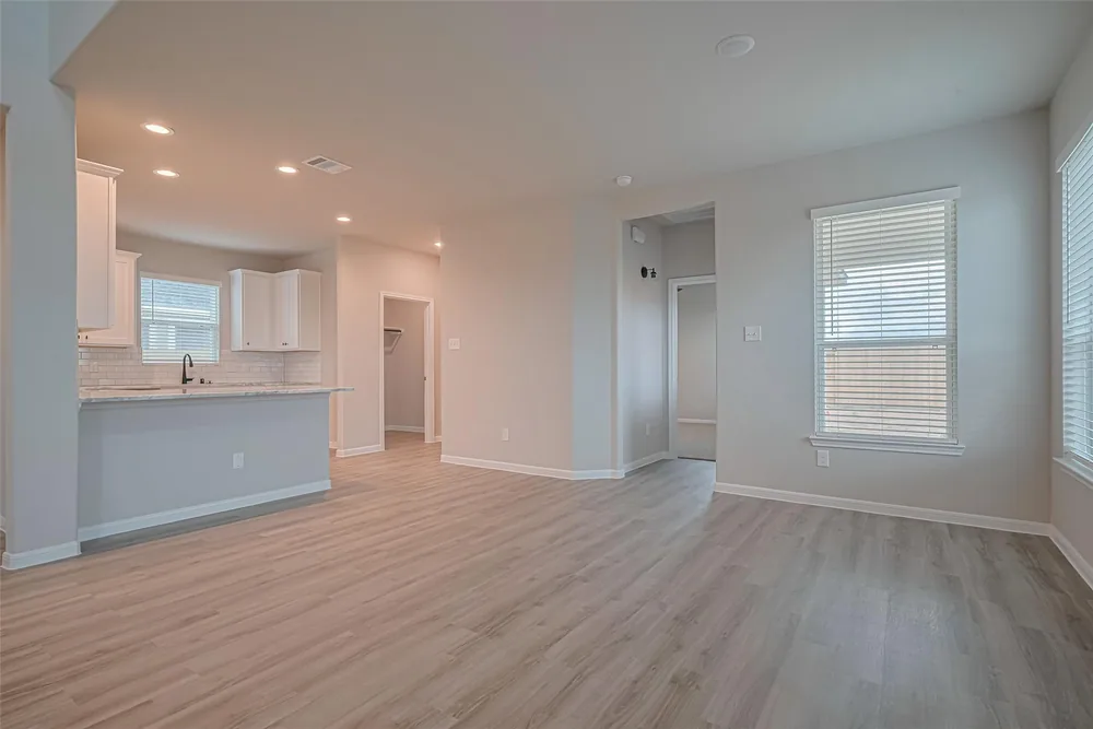 437 San Sebastian Place — Inside 14