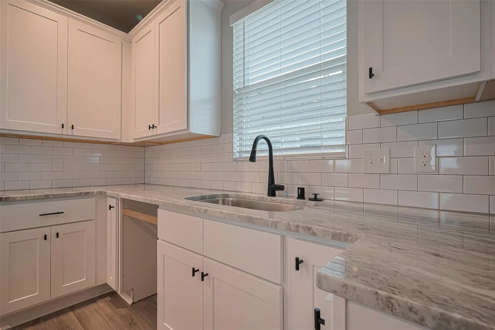 437 San Sebastian Place — Inside 21