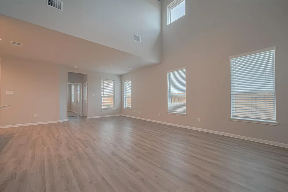 437 San Sebastian Place — Inside 23