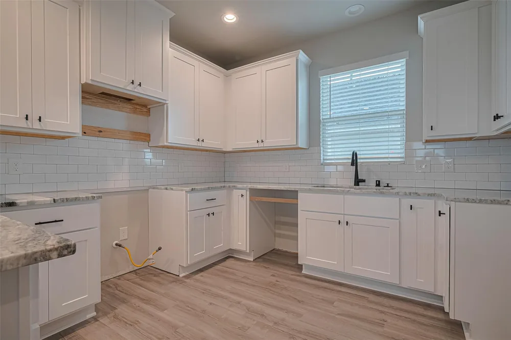 437 San Sebastian Place — Inside 24