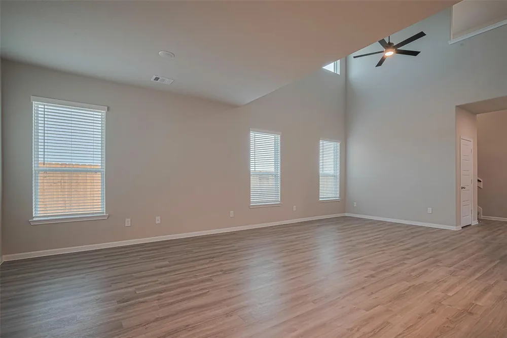 437 San Sebastian Place — Inside 28
