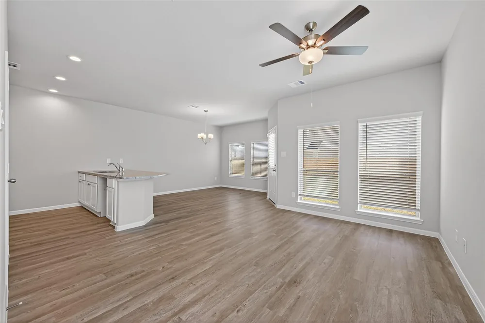 518 Emerald Thicket Lane — Inside 25
