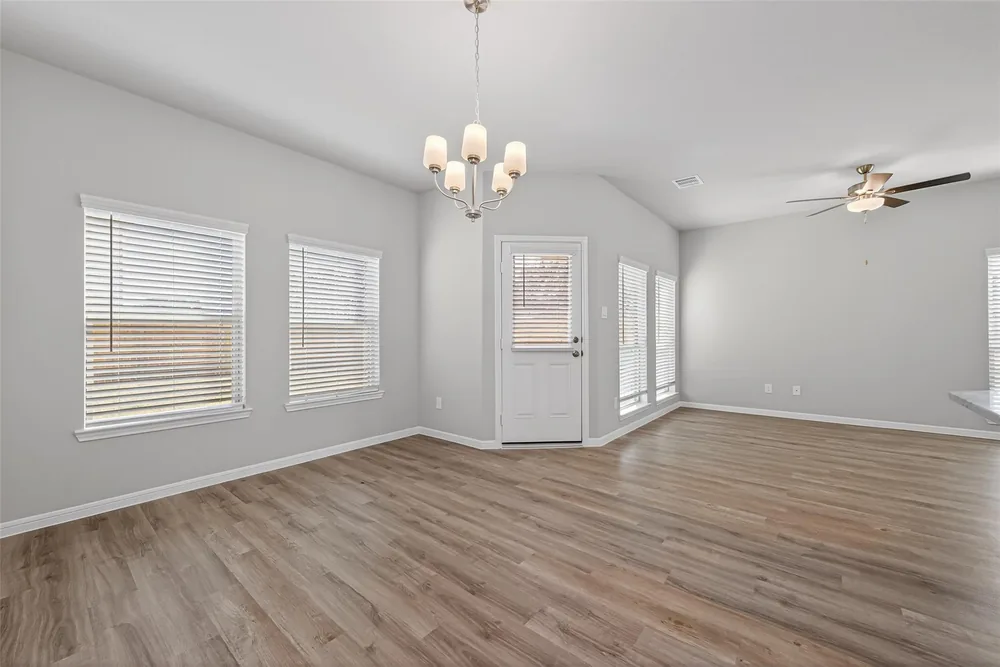 518 Emerald Thicket Lane — Inside 29