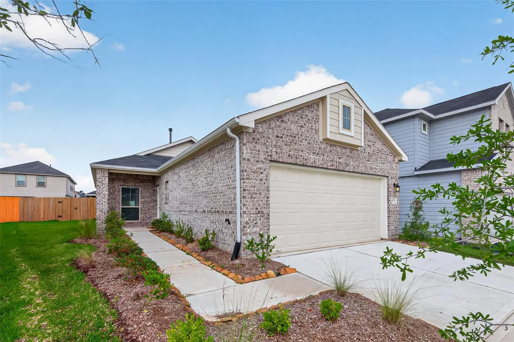 520 Emerald Thicket Lane — Exterior 1