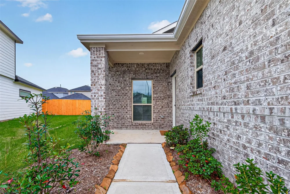 520 Emerald Thicket Lane — Exterior 3